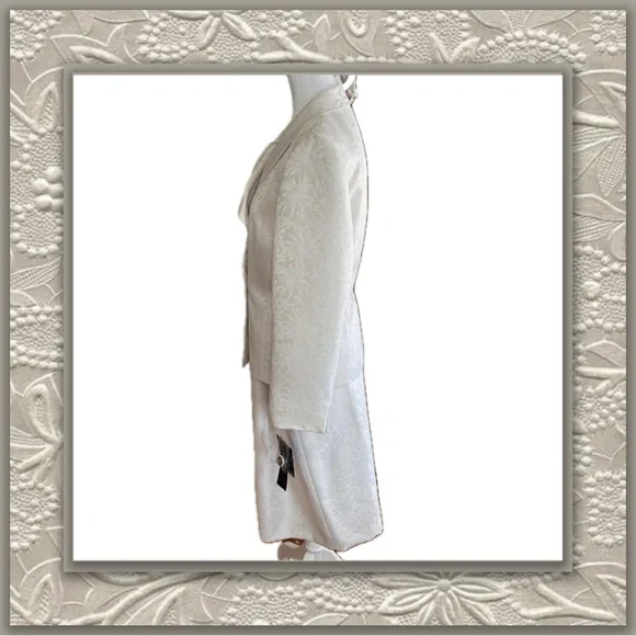 Le Suit Beige Damask Two-Piece Skirt Suit Set – Size 12 Petite